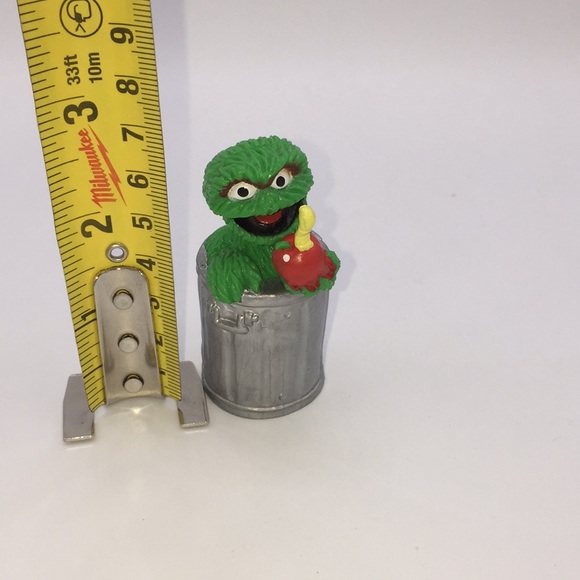 Sesame Street Oscar The Grouch with Apple in Trash Garbage Can  Figure Applause - Picture 8 of 8
